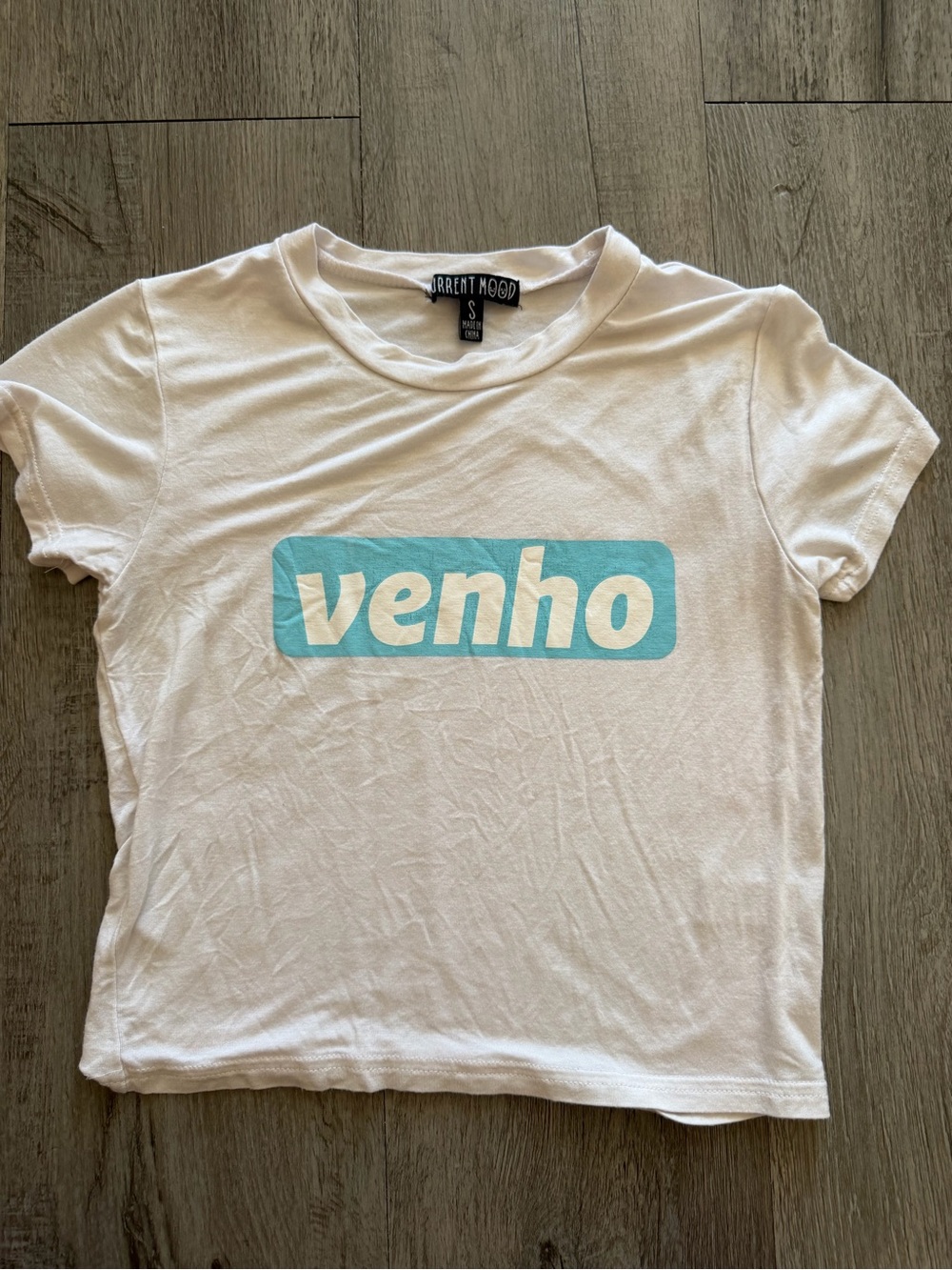 Current Mood White 'venho' Graphic Tee